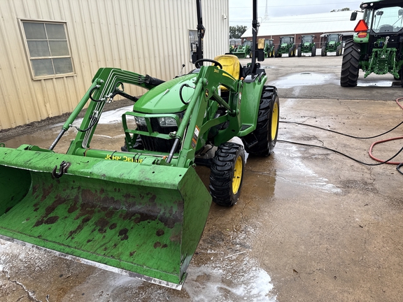 2022 John Deere 3032E Photo 2