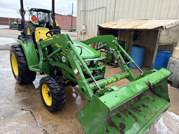 2022 John Deere 3032E Photo 3
