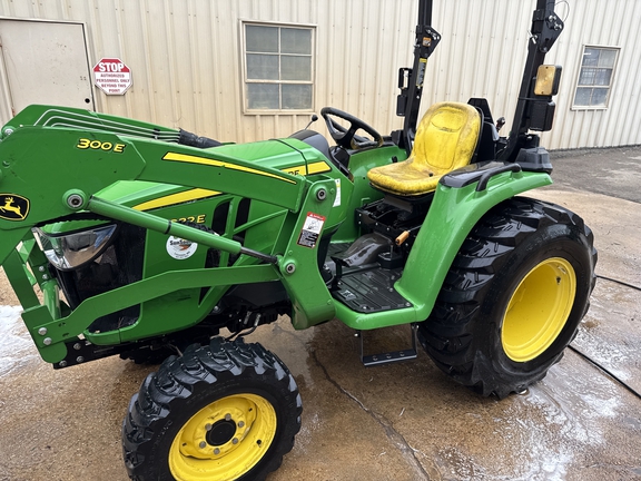 2022 John Deere 3032E Photo 4