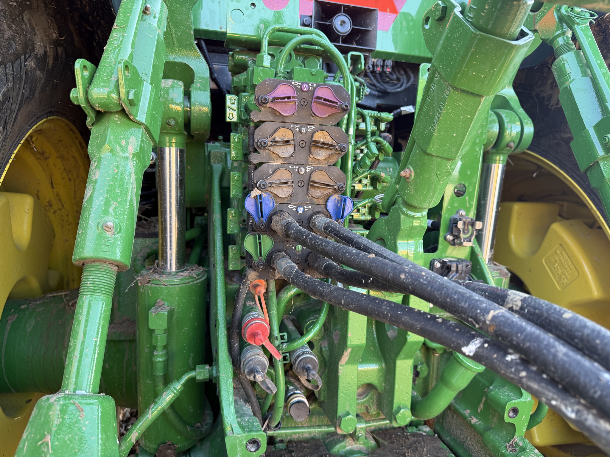  2025 John Deere 8R 340 at Heritage Tractor in Nevada, MO