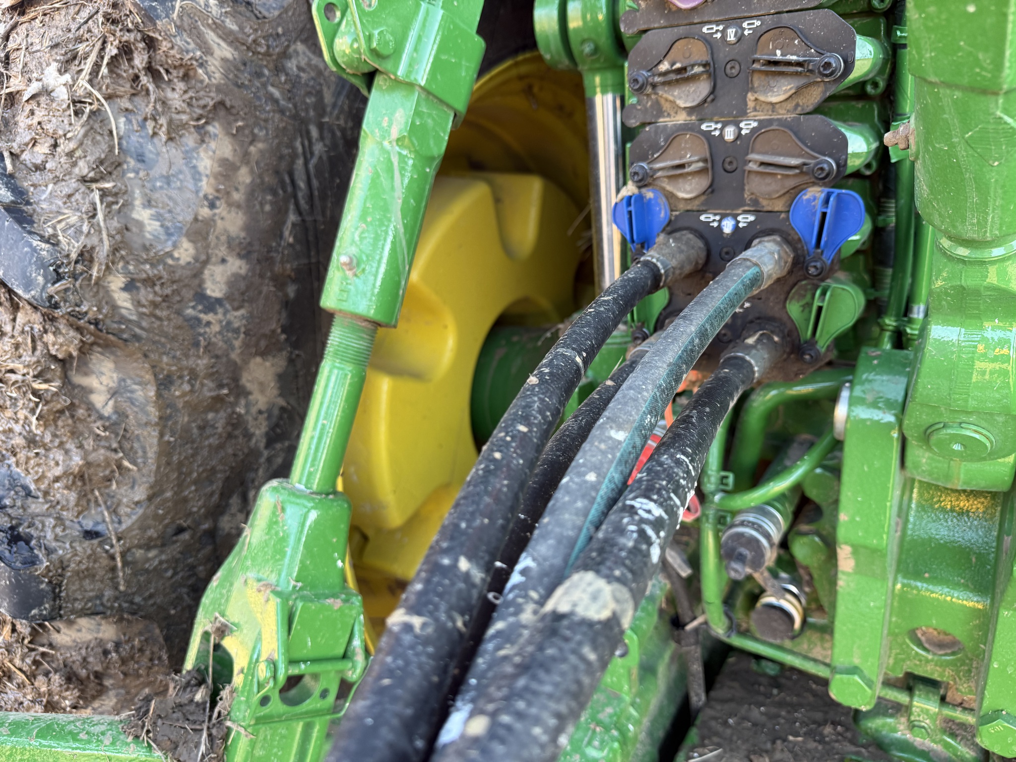  2025 John Deere 8R 340 at Heritage Tractor in Nevada, MO