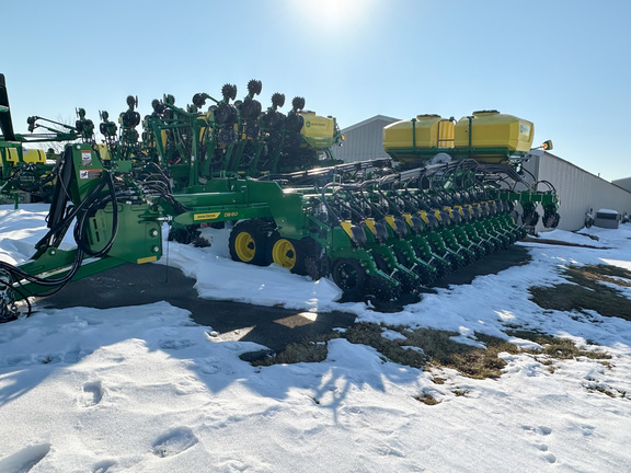 2025 John-Deere DB60