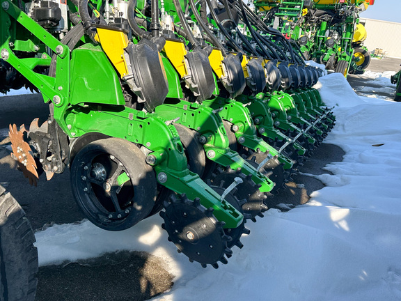 2025 John-Deere DB60