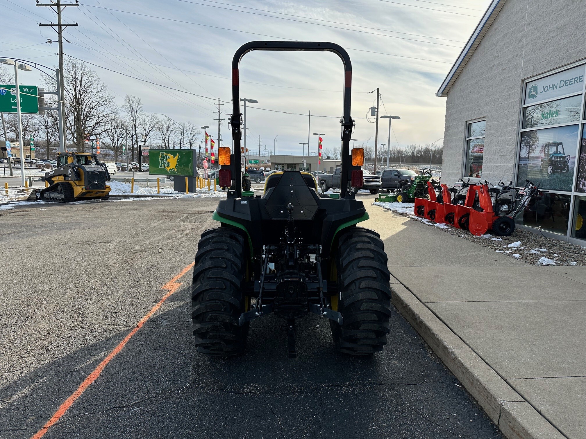 2025 John Deere 3032E Image 4