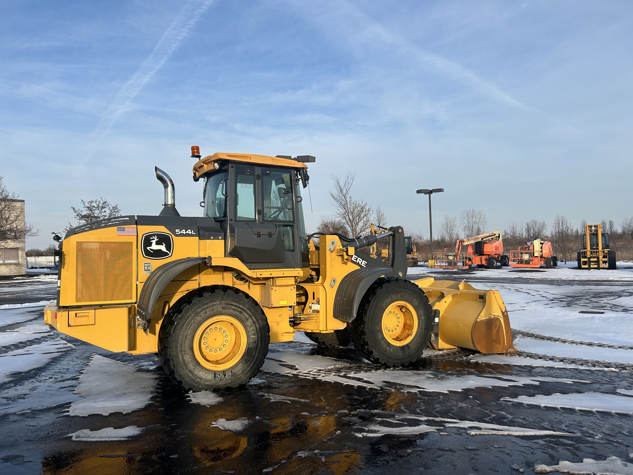 2019 John Deere 544L Image 3