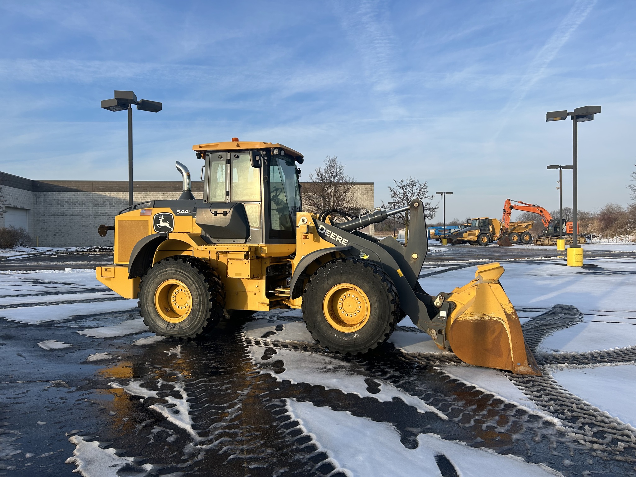 2019 John Deere 544L Image 4