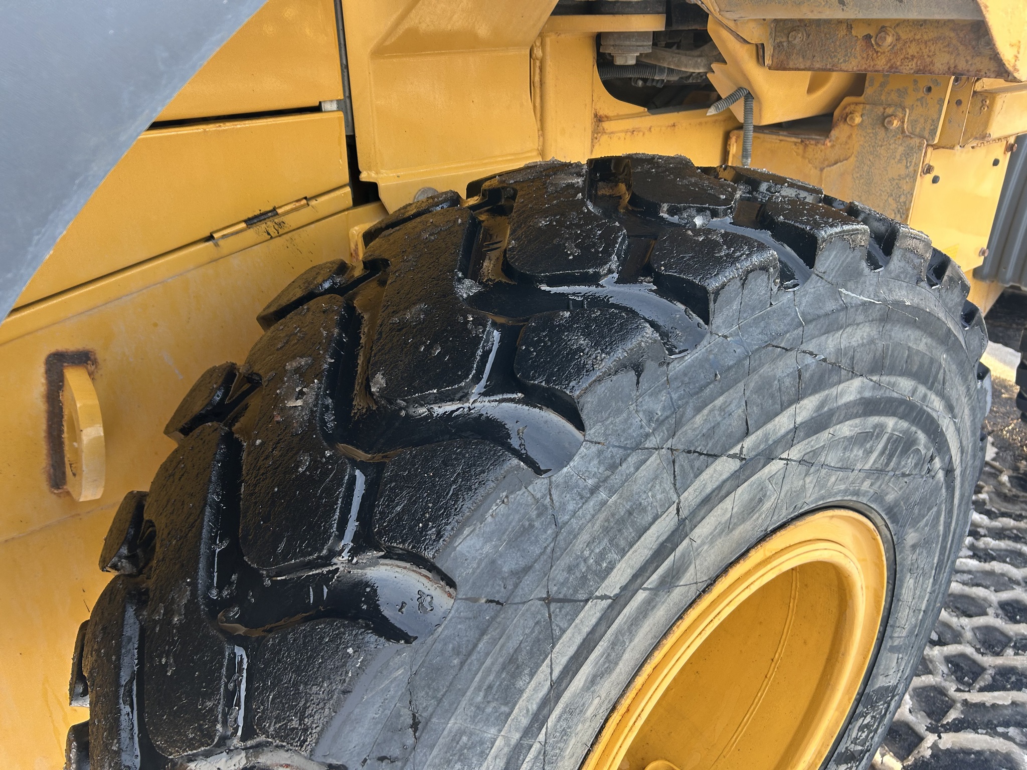 2019 John Deere 544L Image 10