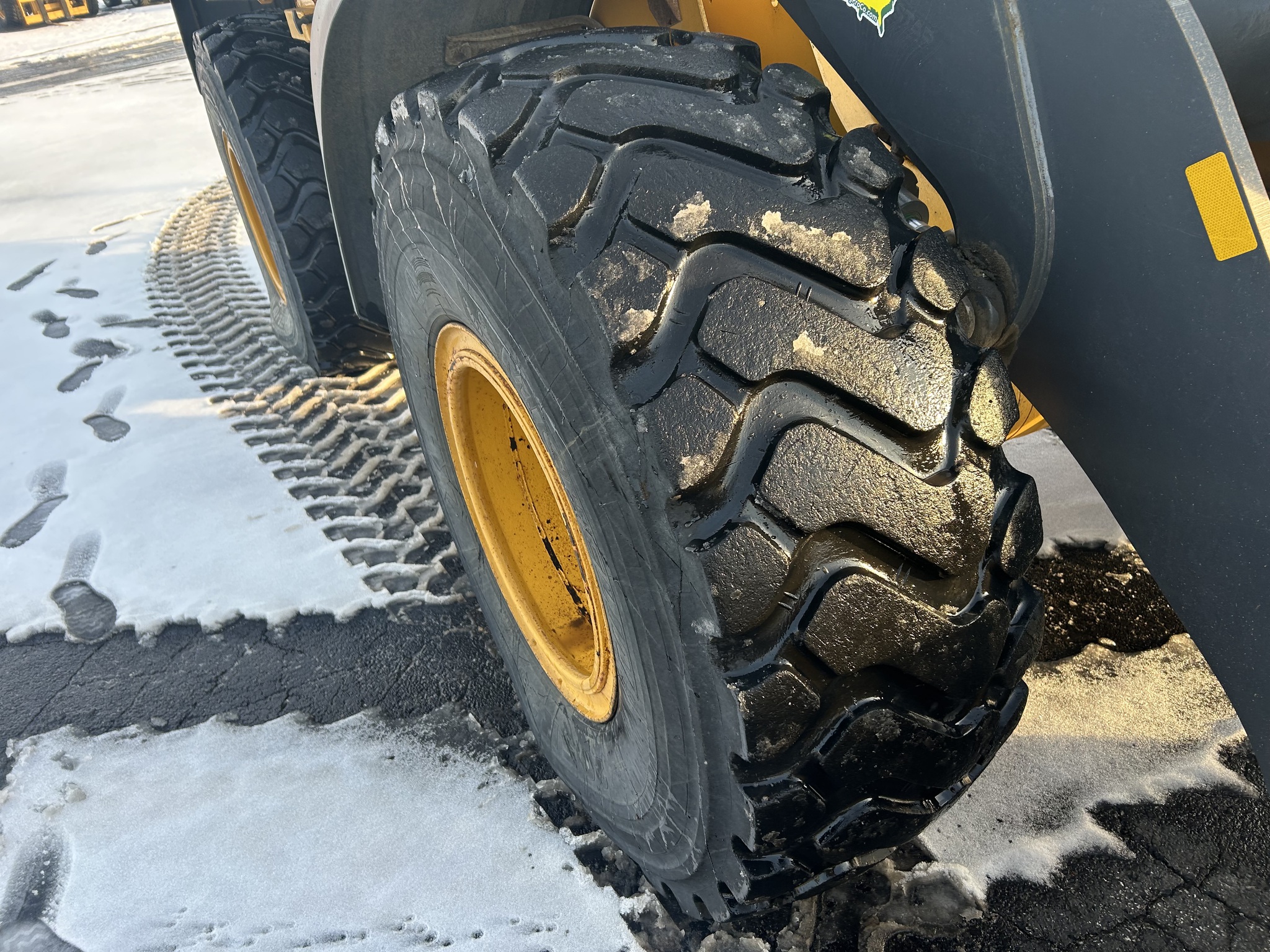 2019 John Deere 544L Image 11