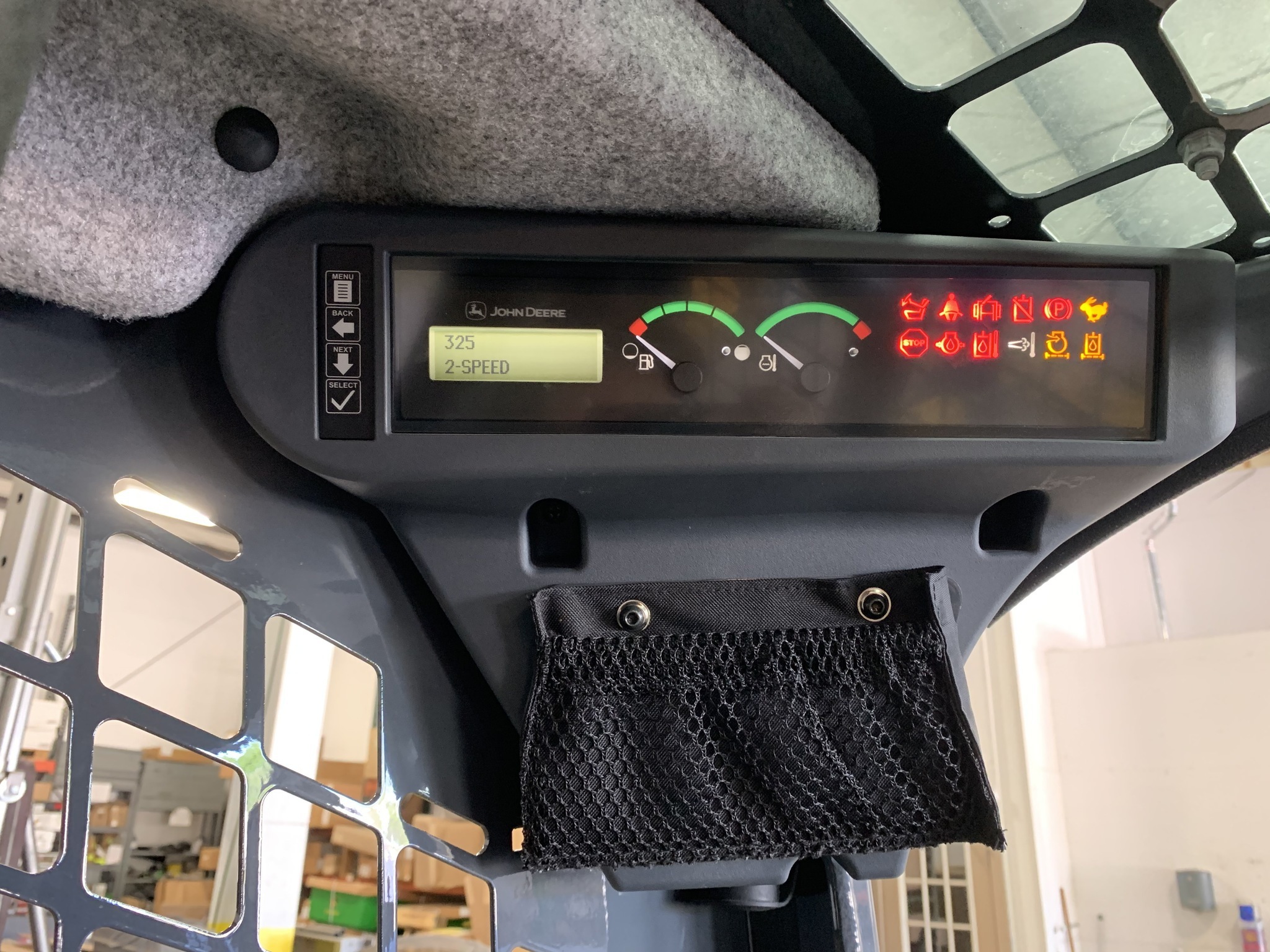 John Deere 325G Image 7