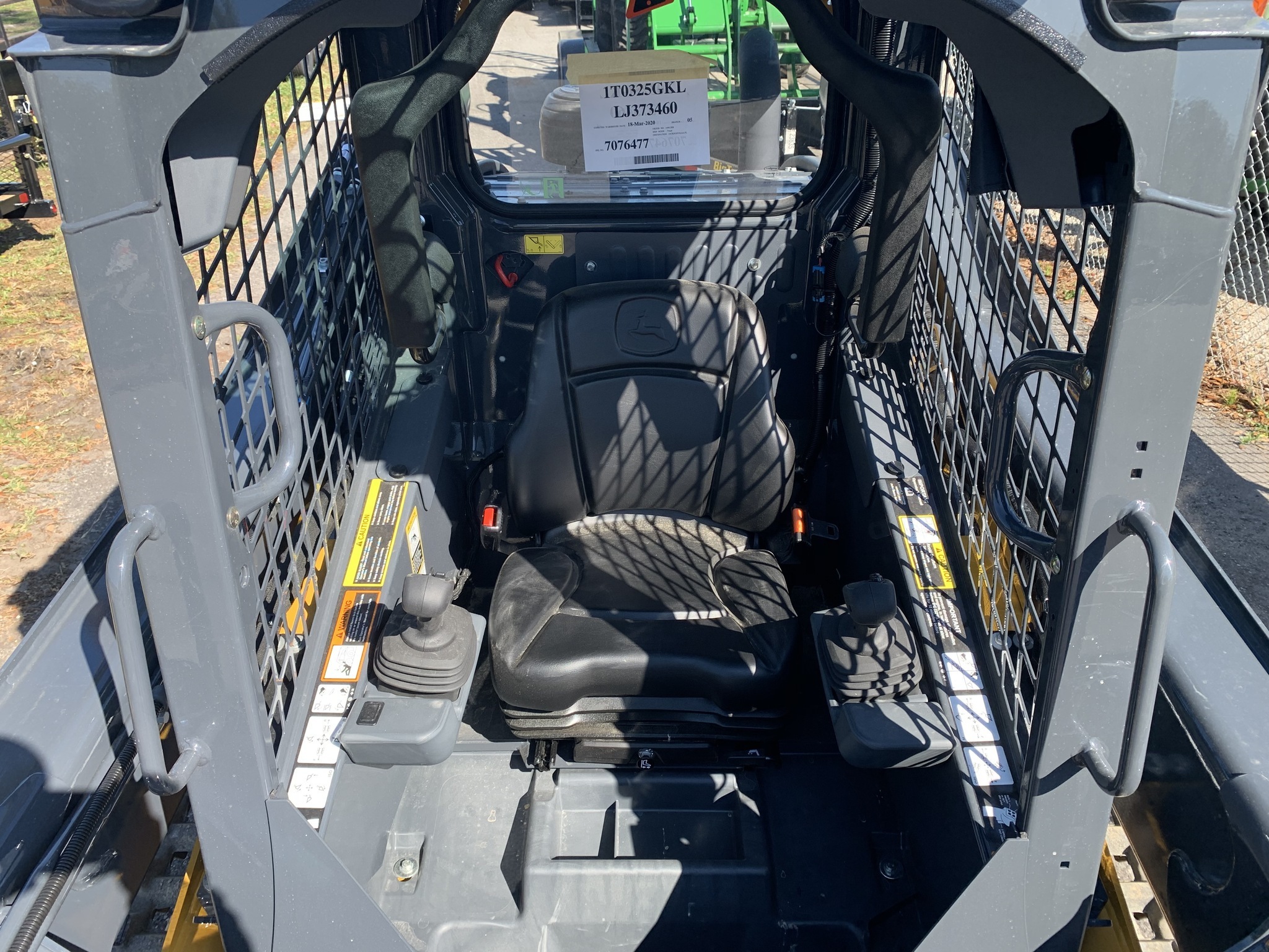 John Deere 325G Image 6