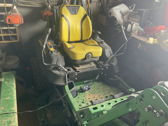 Photo of 2022 John Deere Z930R