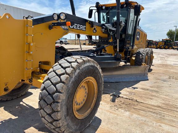 Photo of a 2023 John Deere 872G