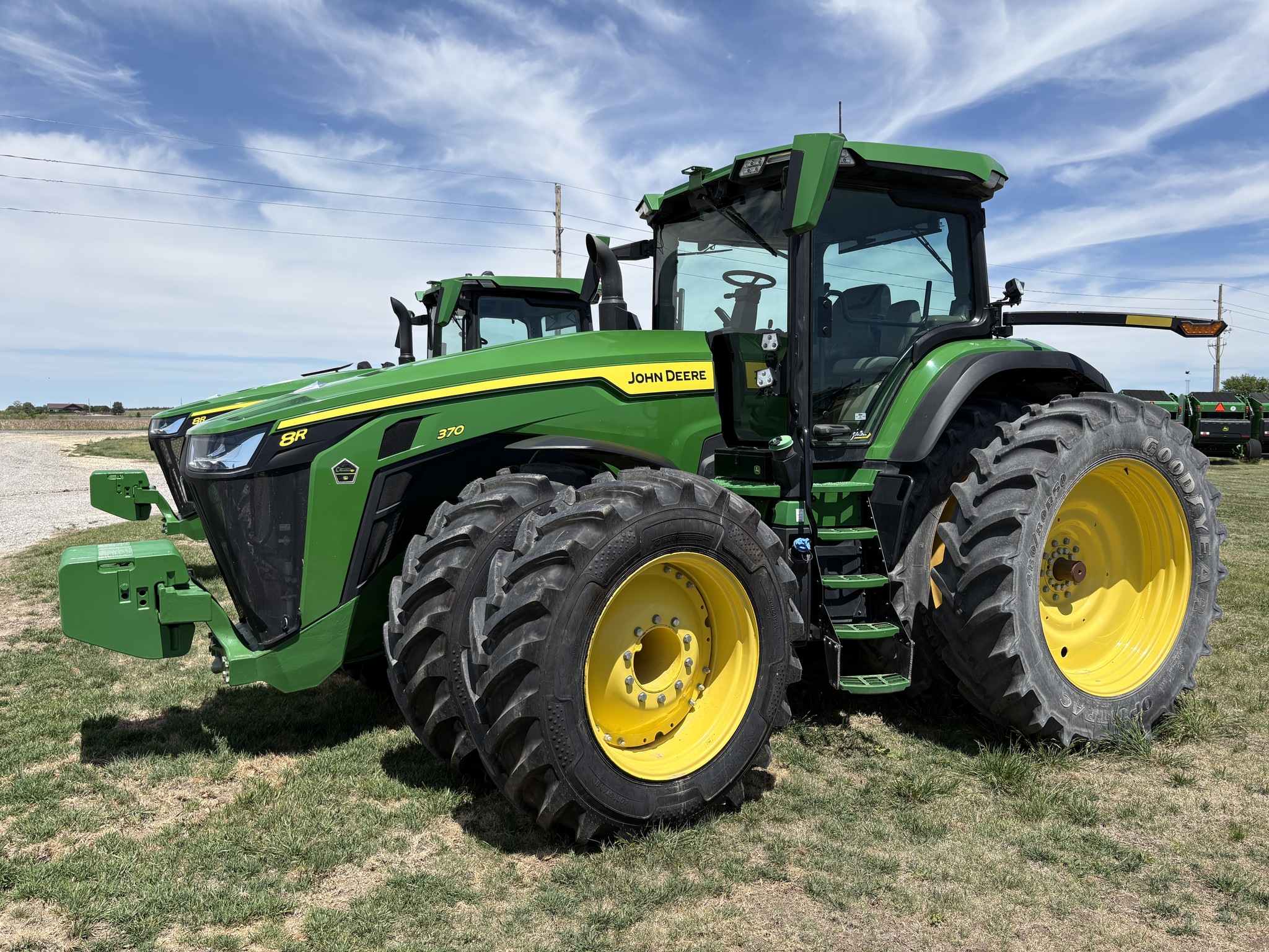 2022 John Deere 8R 370 Image 5