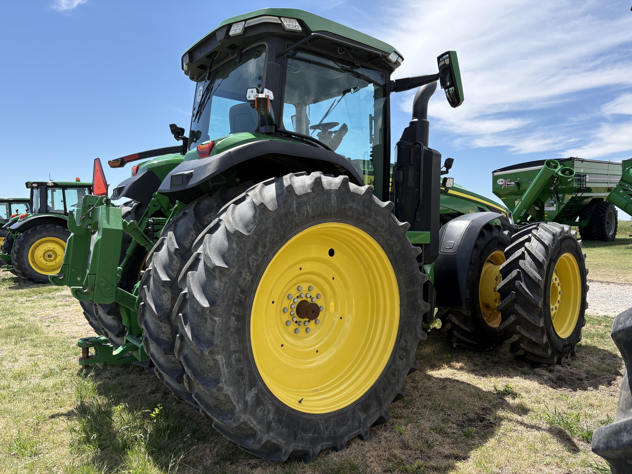 2022 John Deere 8R 370 Image 2