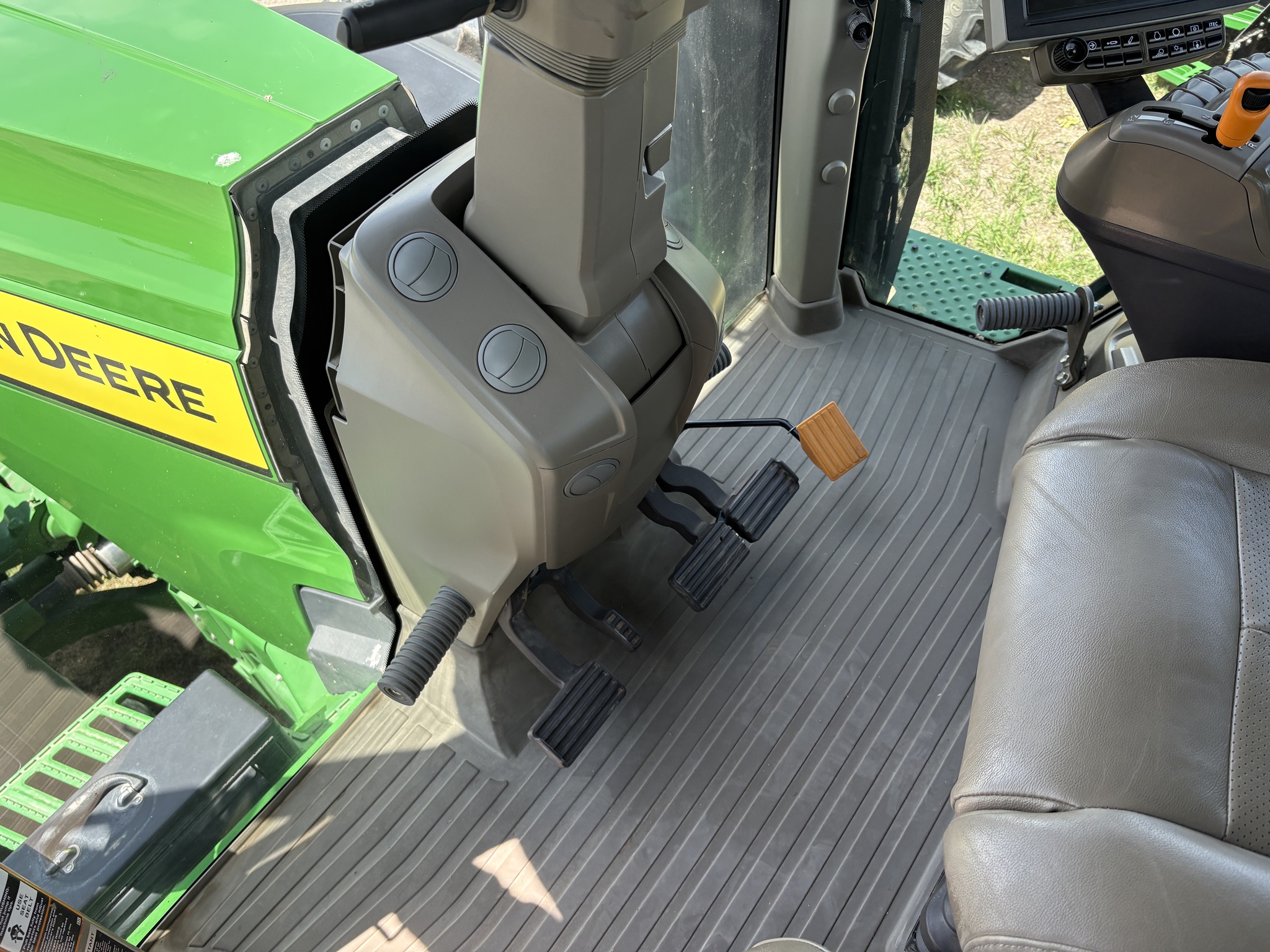 2022 John Deere 8R 370 Image 9