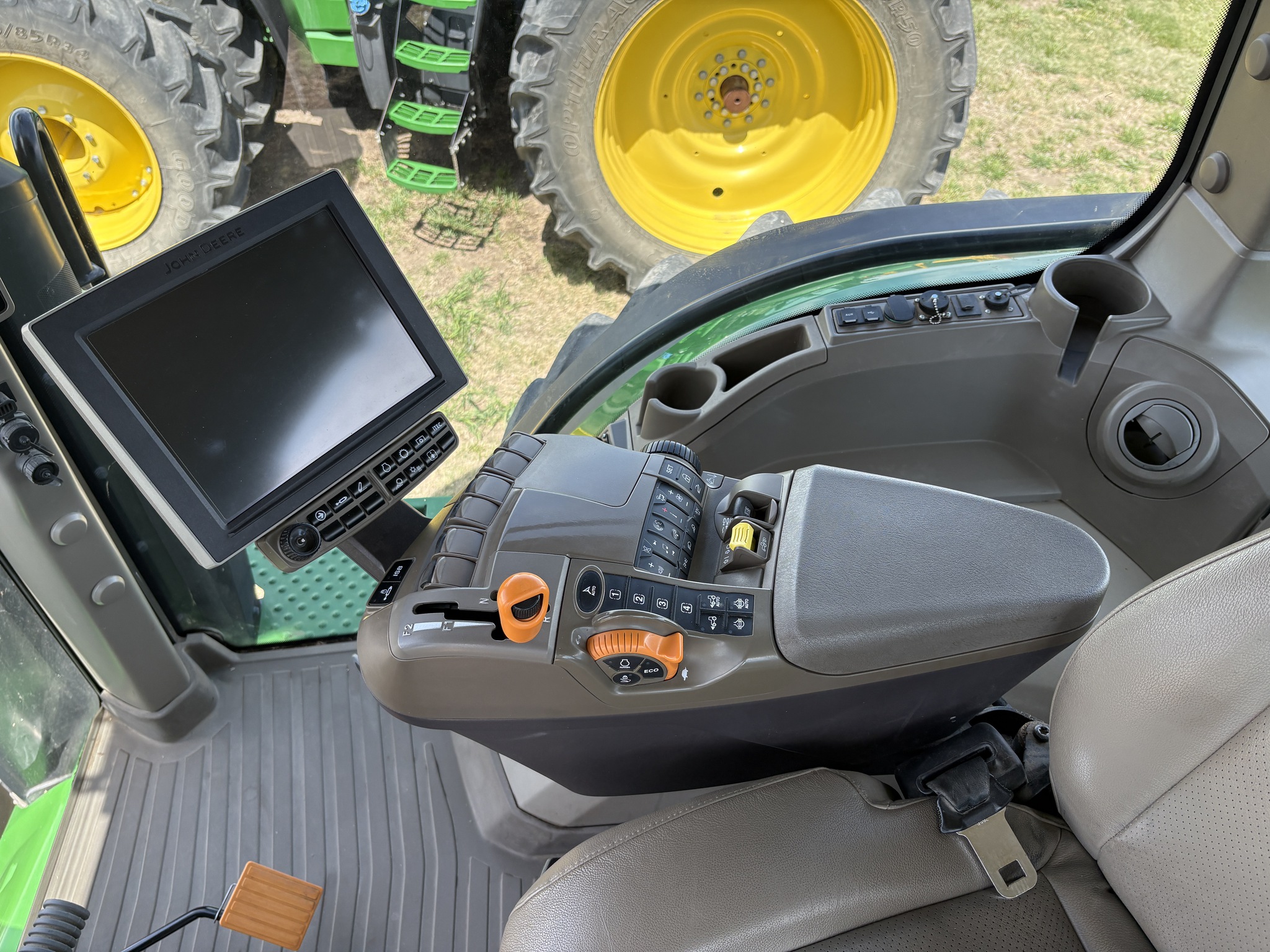 2022 John Deere 8R 370 Image 8
