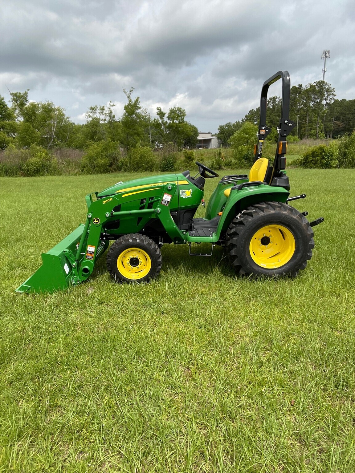 2025 John Deere 3038E Image 5