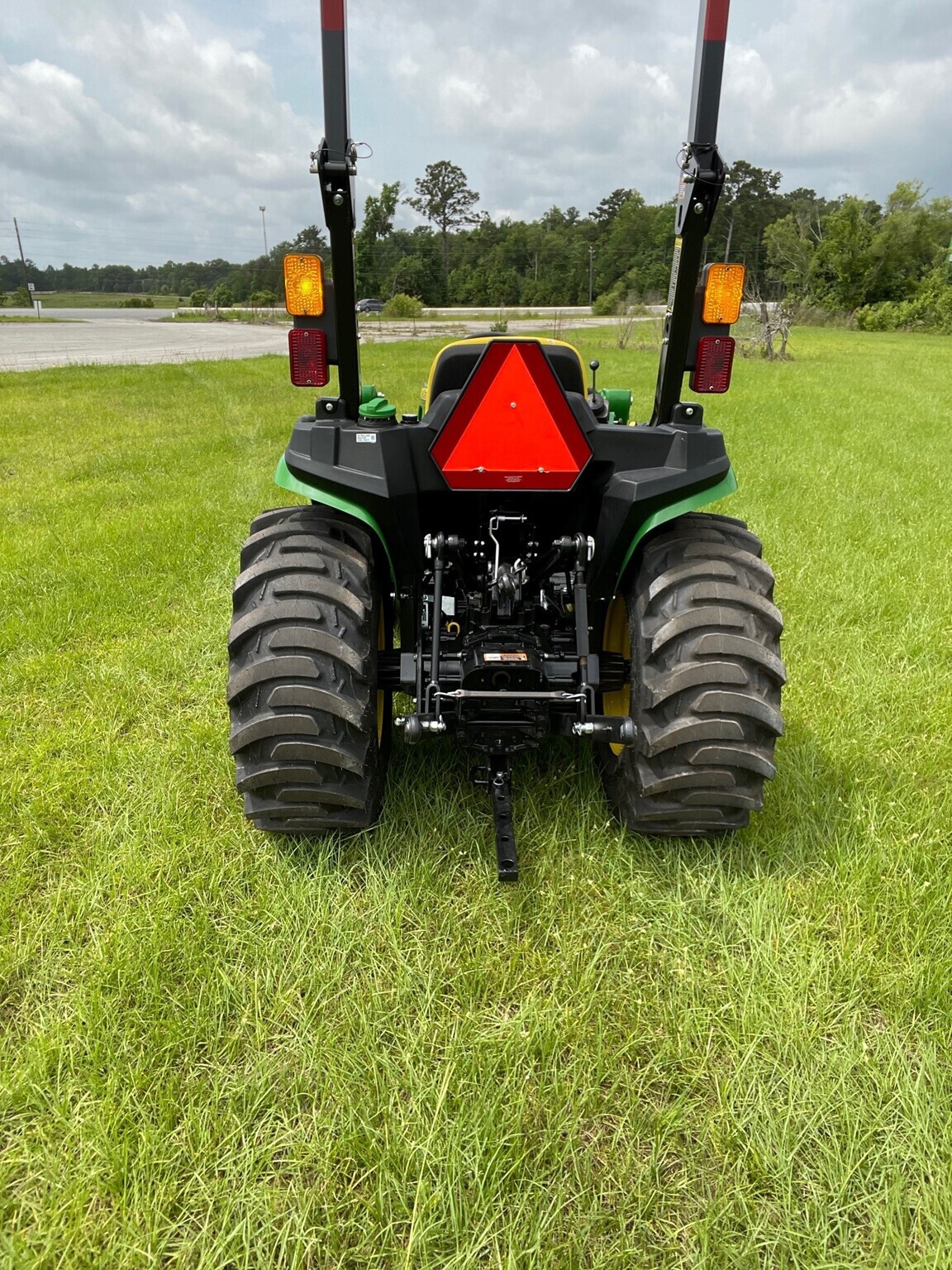 2025 John Deere 3038E Image 6