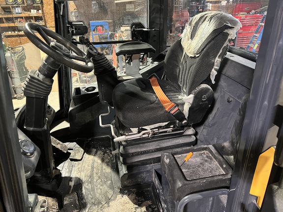 Photo of 2022 John Deere 244L