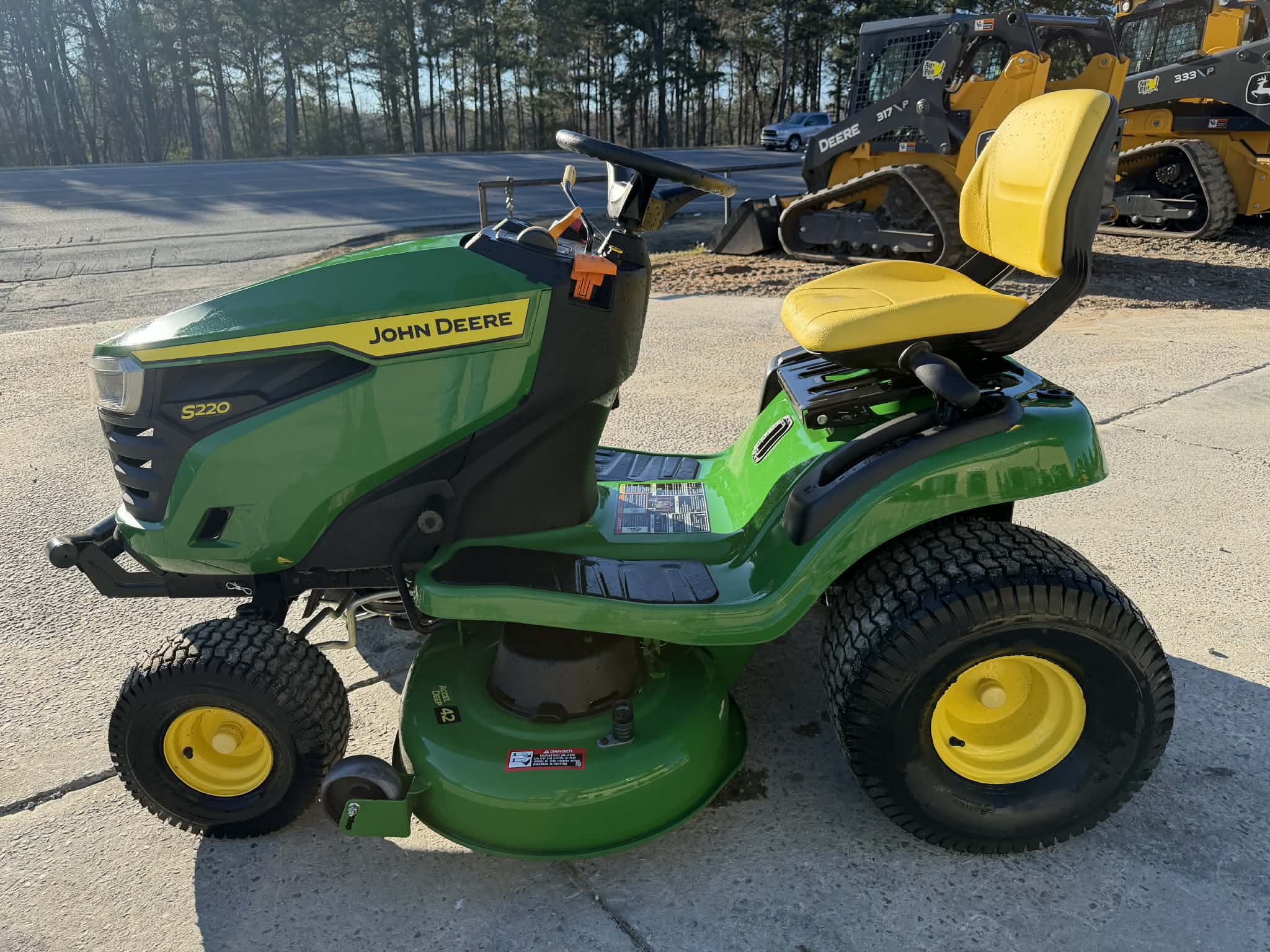 2025 John Deere S220 Image 2