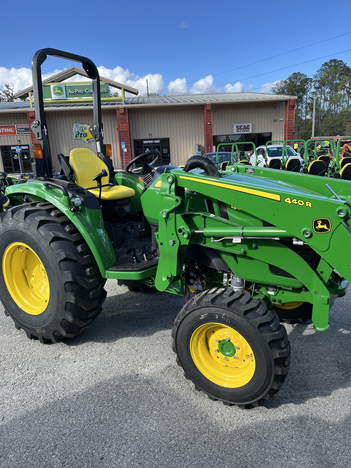 John Deere 4052R Image 2
