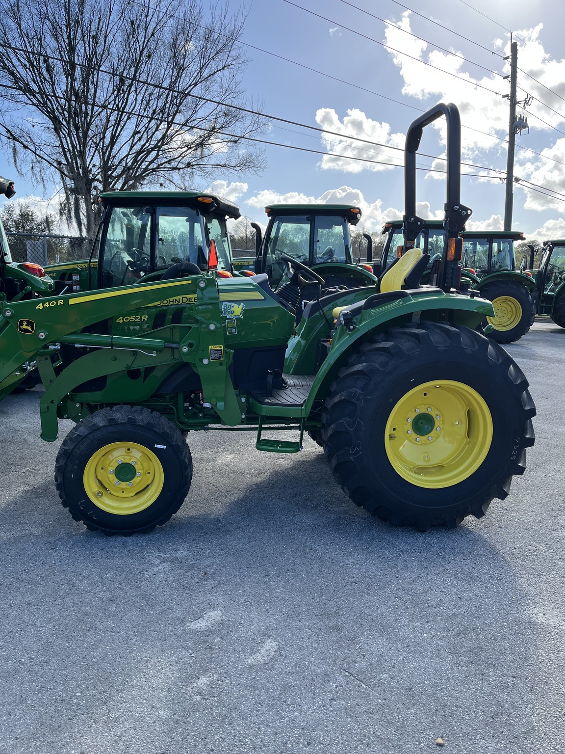 John Deere 4052R Image 7