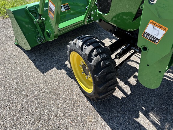 New In-Stock 2025 John Deere 2032R Compact Utility Tractors at Koenig Equipment in Germantown, OH - Photo9