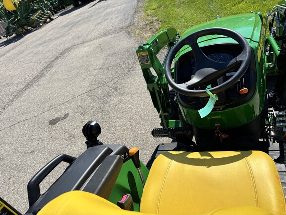 New In-Stock 2025 John Deere 2032R Compact Utility Tractors at Koenig Equipment in Germantown, OH - Photo10