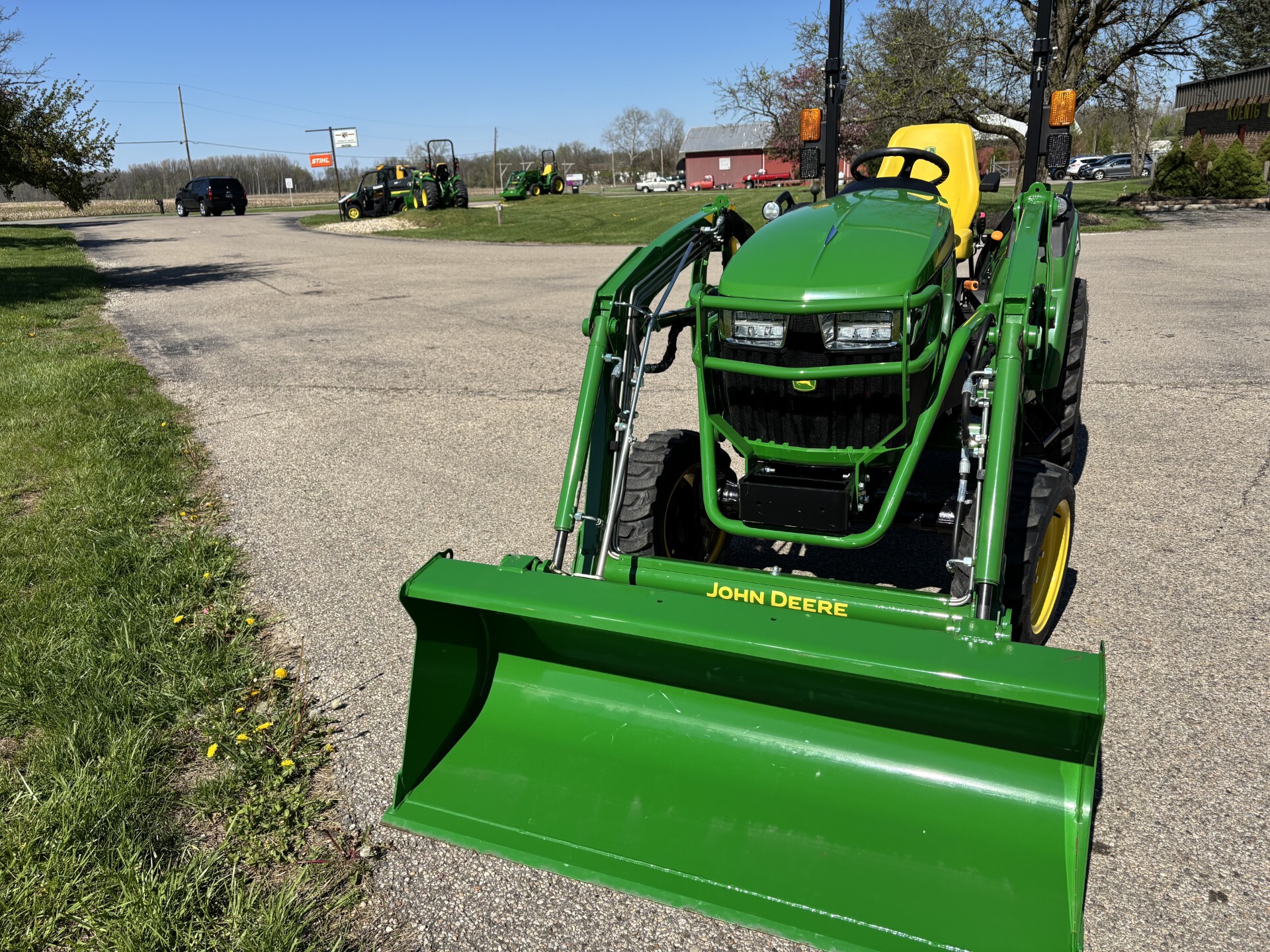 New In-Stock 2025 John Deere 2032R Compact Utility Tractors at Koenig Equipment in Germantown, OH - PhotoXL4