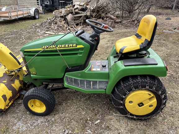 Photo of 1998 John Deere 325