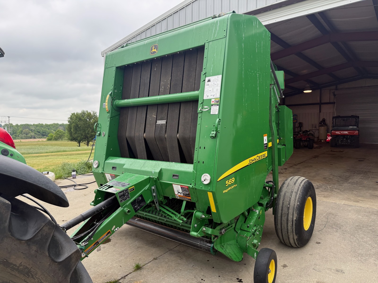 2016 John Deere 569