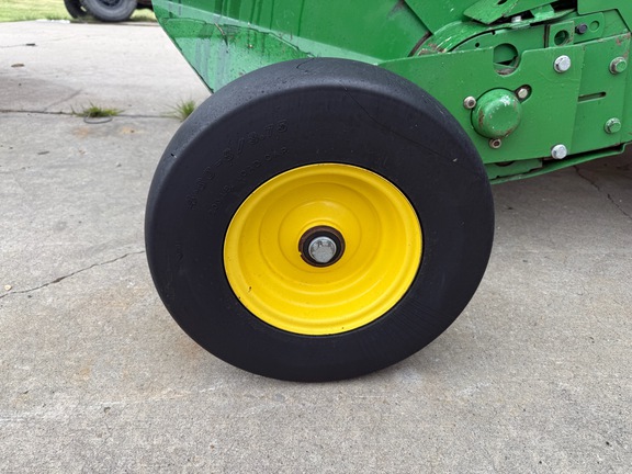 2016 John Deere 569