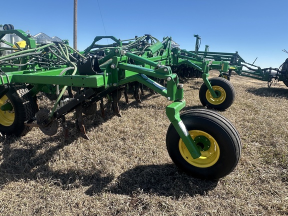 Used 2016 John Deere 1870 Air Drills and Seeders at Horizon Ag & Turf in Lloydminster, AB - Photo2