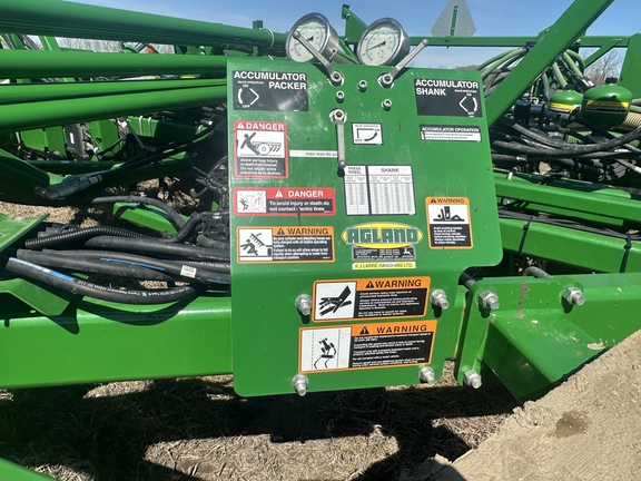 Used 2016 John Deere 1870 Air Drills and Seeders at Horizon Ag & Turf in Lloydminster, AB - Photo3