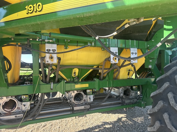 Used 2016 John Deere 1870 Air Drills and Seeders at Horizon Ag & Turf in Lloydminster, AB - Photo18