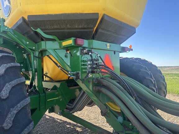Used 2016 John Deere 1870 Air Drills and Seeders at Horizon Ag & Turf in Lloydminster, AB - Photo8