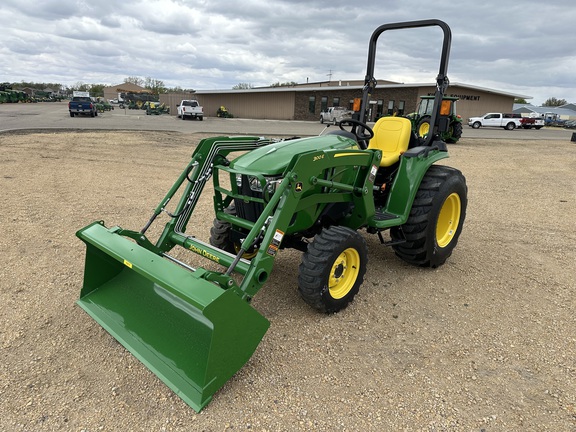  John Deere 3038E