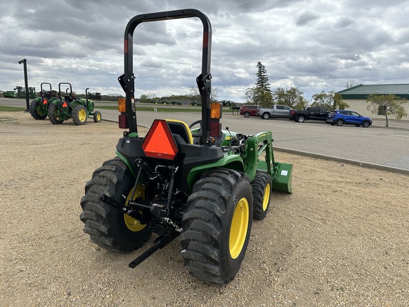2026 John Deere 3038E - Photo6