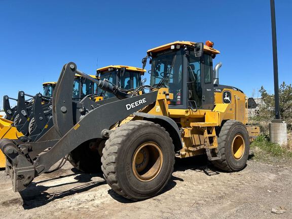 Photo of a 2020 John Deere 624L