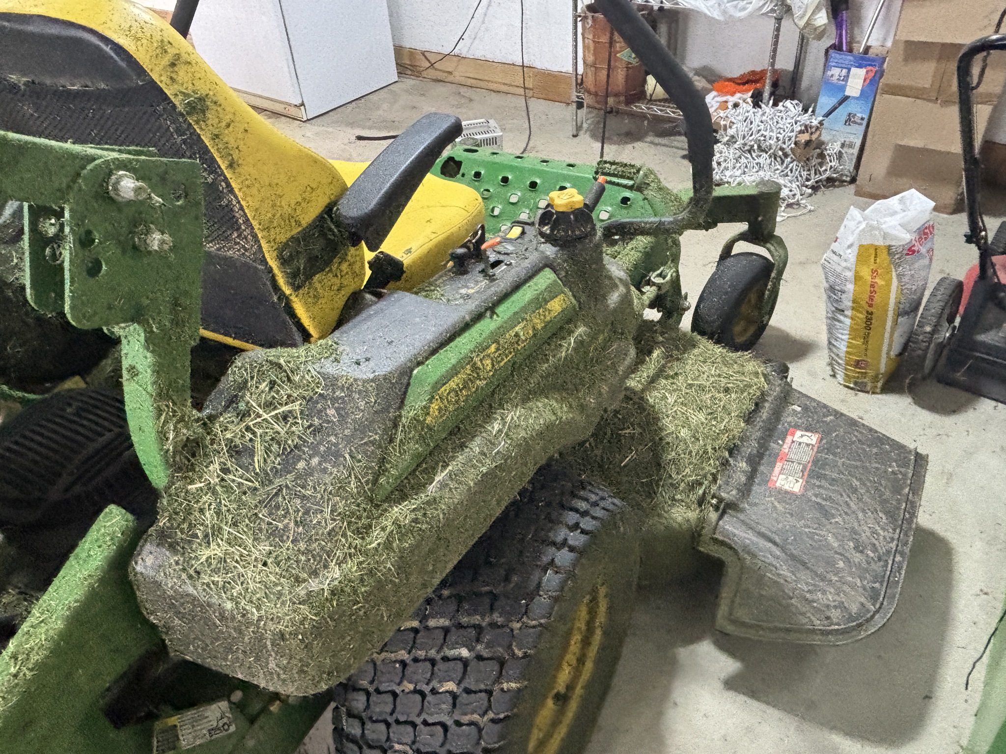 Used 2020 John Deere Z915E Zero Turn Mowers at Koenig Equipment in Richmond, IN - PhotoXL6