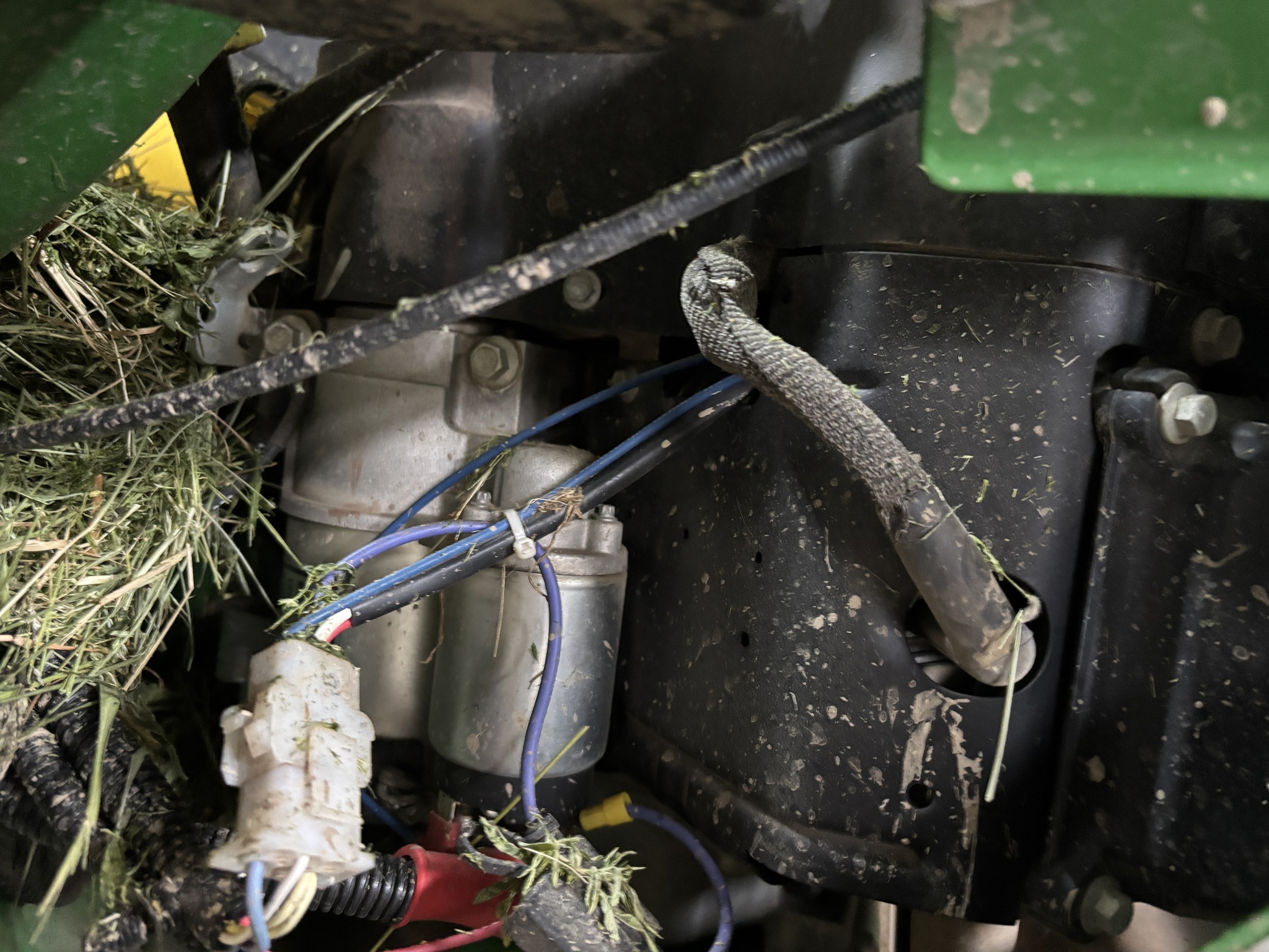 Used 2020 John Deere Z915E Zero Turn Mowers at Koenig Equipment in Richmond, IN - PhotoXL10
