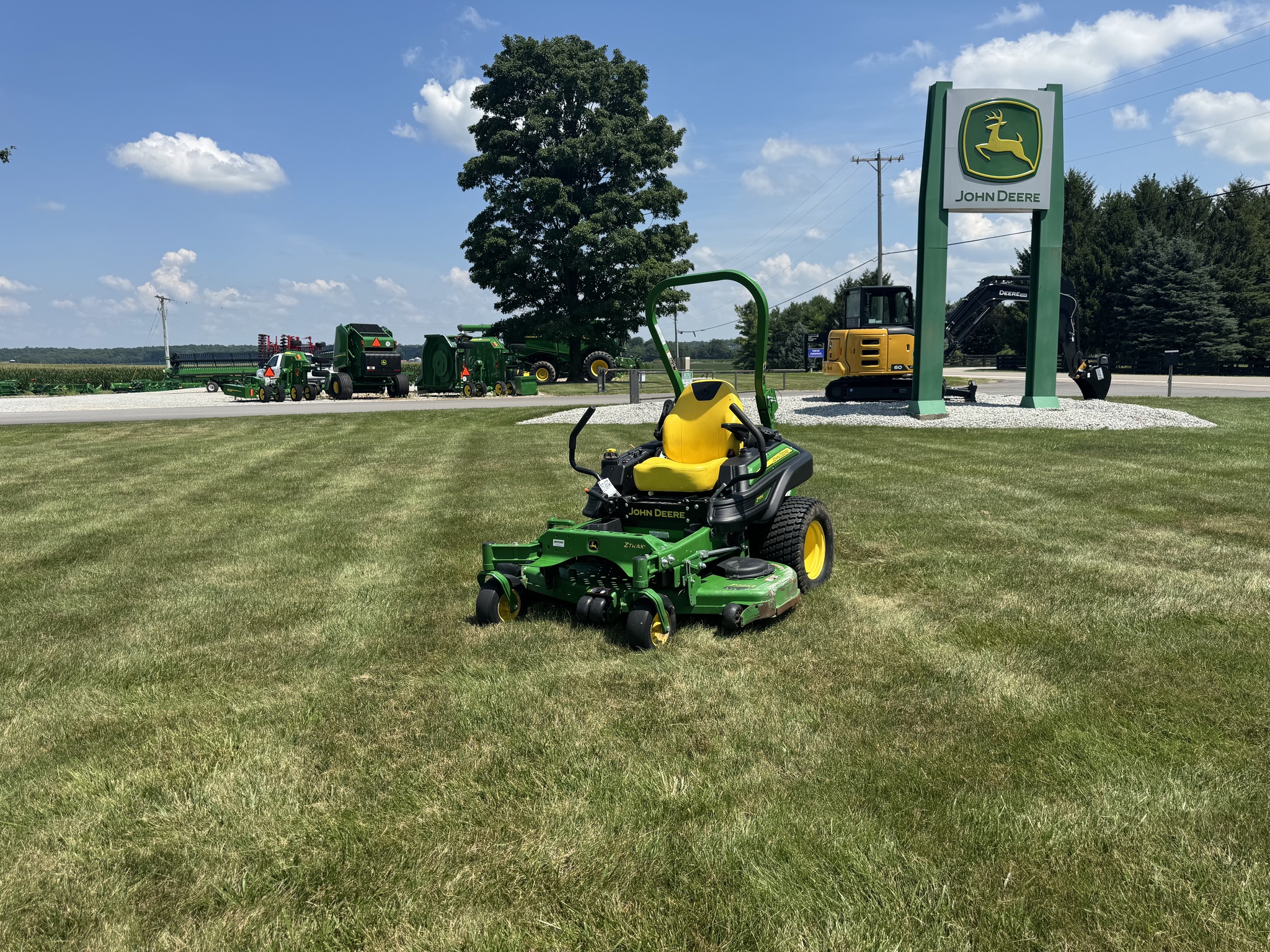 Used 2020 John Deere Z915E Zero Turn Mowers at Koenig Equipment in Urbana, OH - PhotoXL1