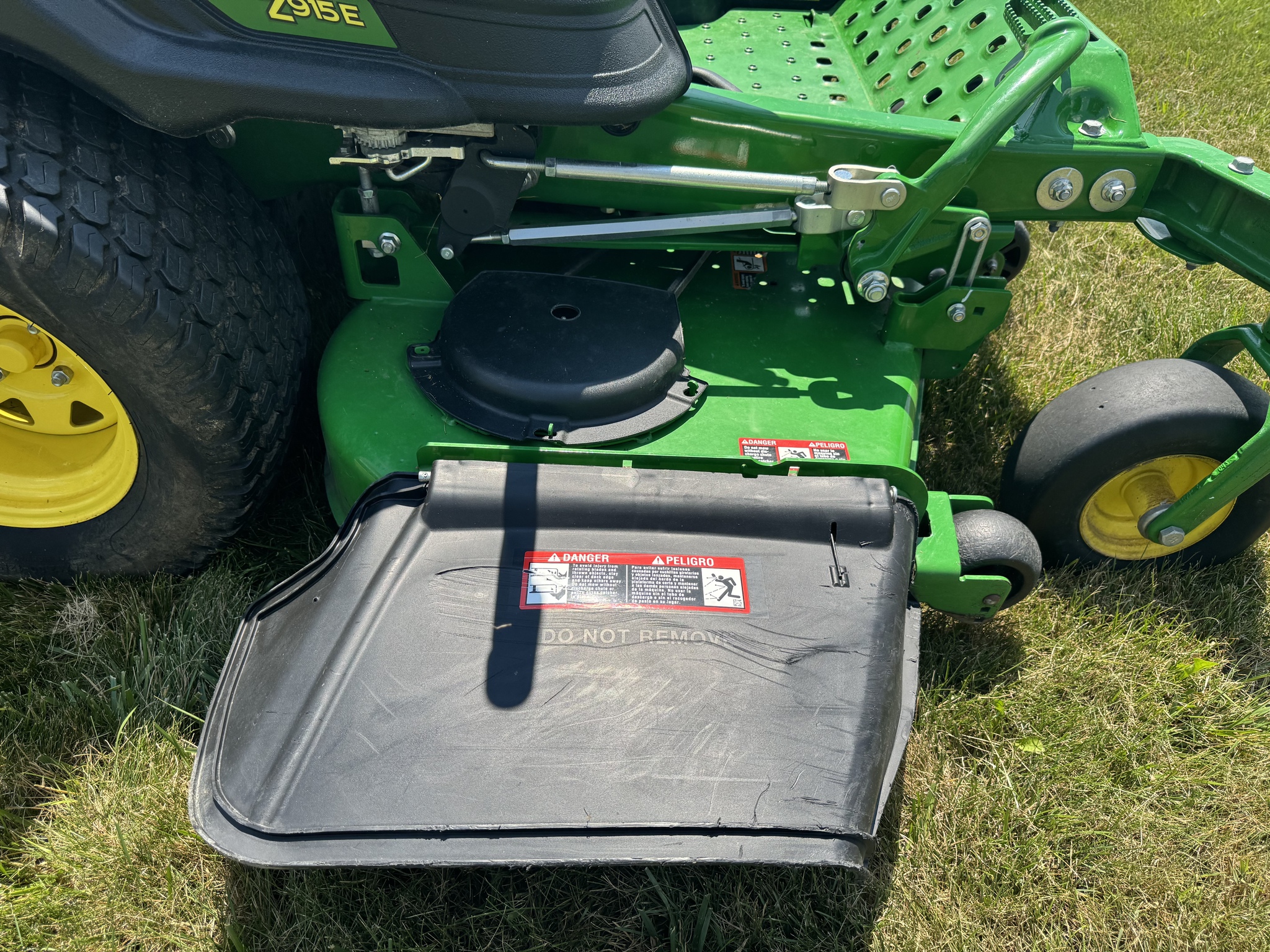 Used 2020 John Deere Z915E Zero Turn Mowers at Koenig Equipment in Urbana, OH - PhotoXL14