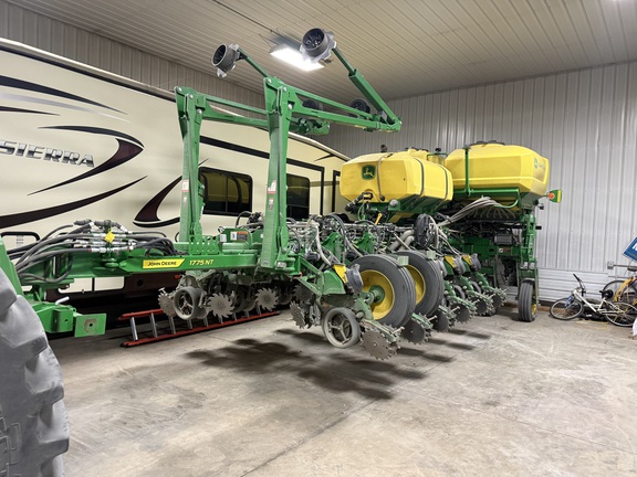  John Deere 1775NT