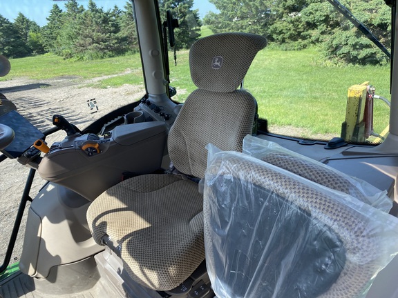 2025 John Deere 6R 155 - Photo8