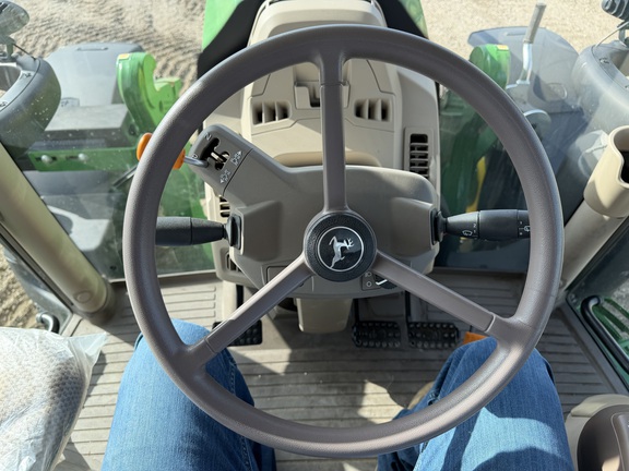 2025 John Deere 6R 155 - Photo29