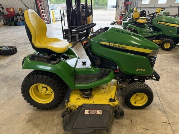 Photo of 2018 John Deere X590