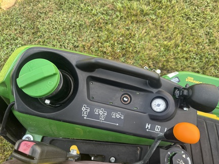 Photo of 2018 John Deere 1025R