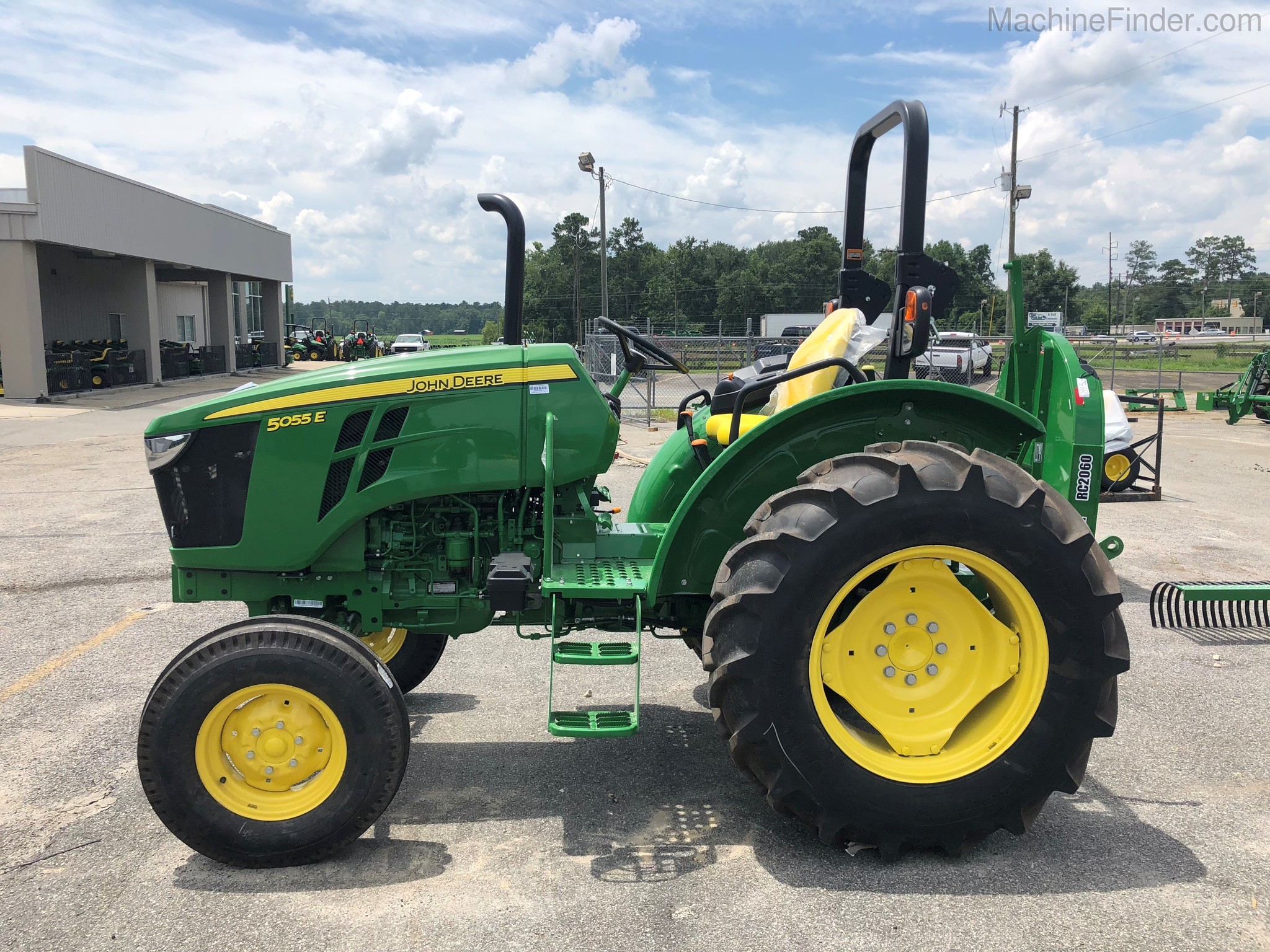 2020 John Deere 5055E Image 2