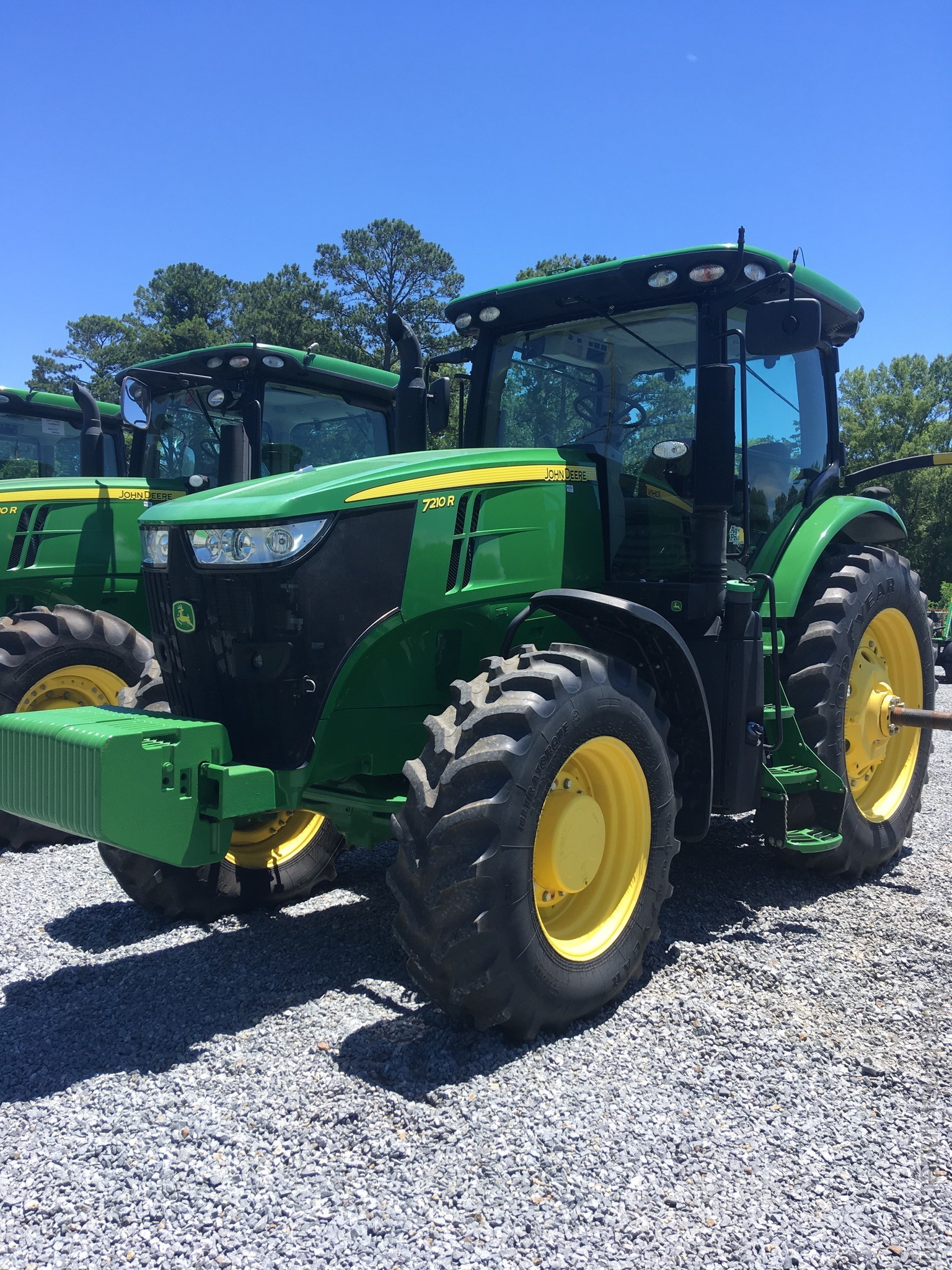 2014 John Deere 7210R Image 1